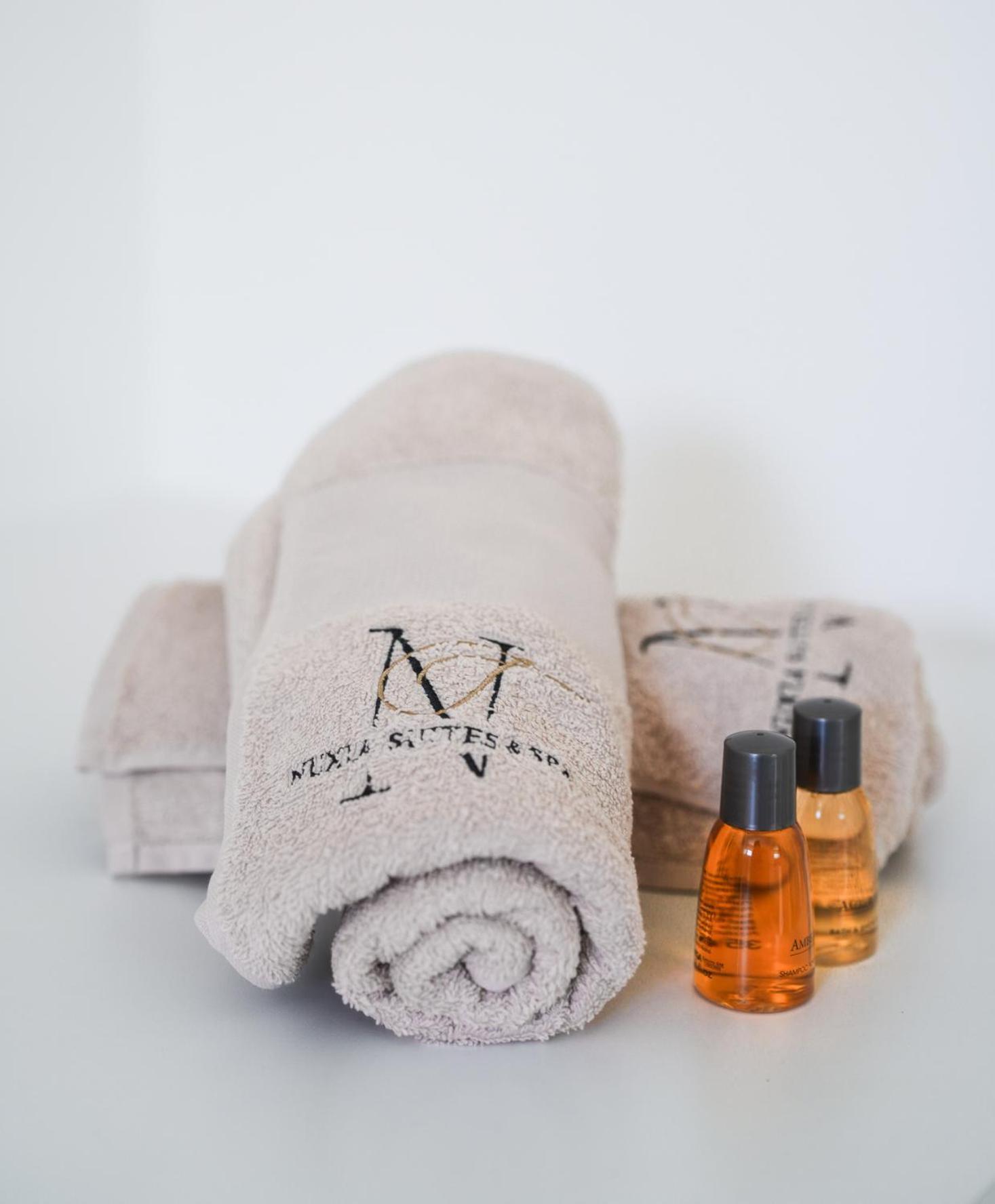 Nuxia Suites&spa - L'art Design Apartment