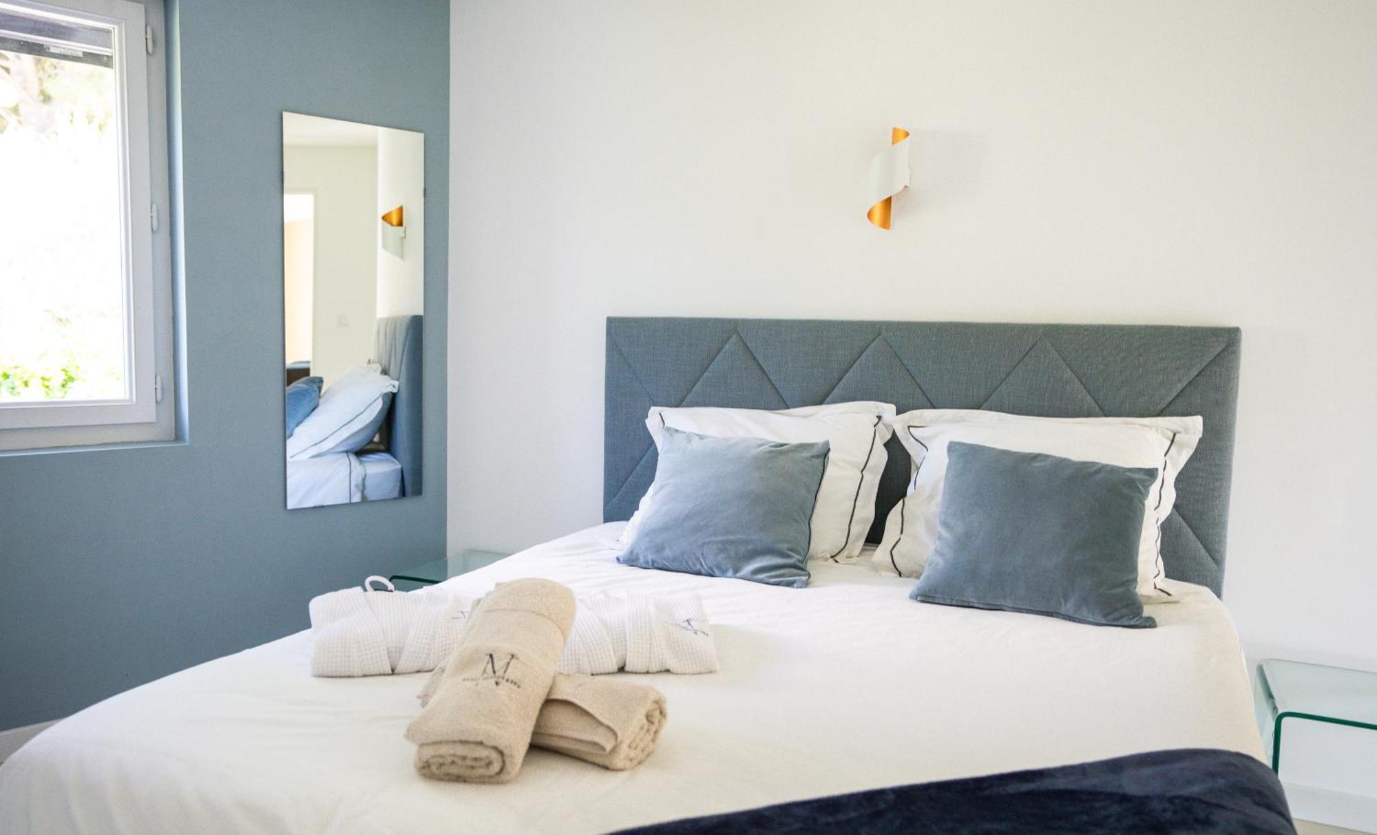 Apartment Nuxia Suites&spa - L'art Design