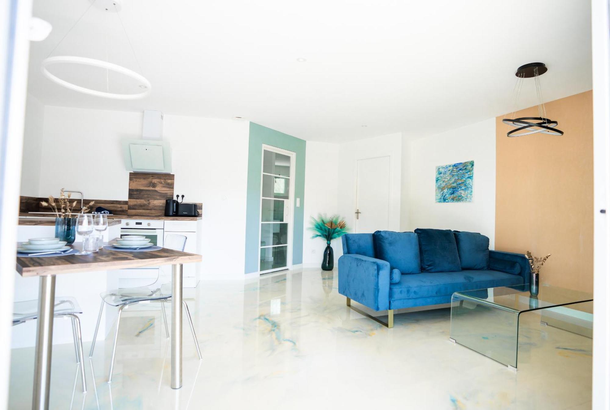 Nuxia Suites&spa - L'art Design Apartment *
