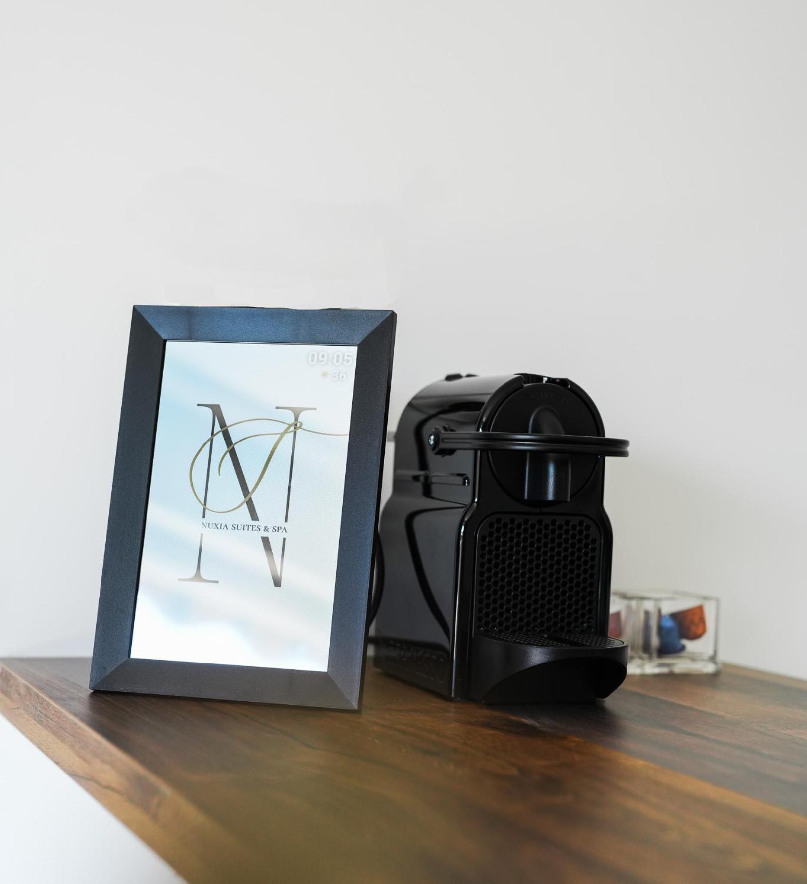 Nuxia Suites&spa - L'art Design Apartment *